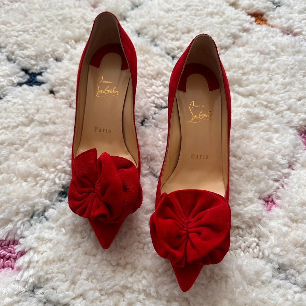 NEW LOUBOUTIN 36 never worn low stiletto suede with flower on toe